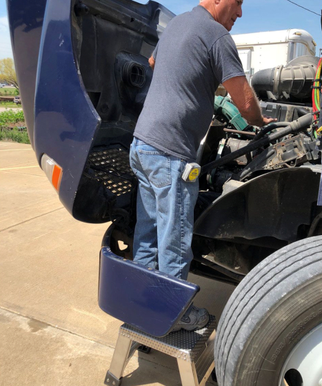 this image shows mobile diesel mechanic in Long Beach, California